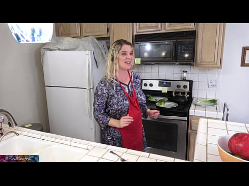 ❤️ A madrasta a ordenhá-lo na cozinha antes do seu encontro ❤️ Porno vídeo em pt.pornogroupp.ru ❌️